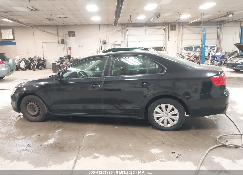 2011 VOLKSWAGEN JETTA VIN: 3VW2K7AJ2BM106935