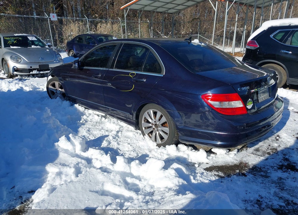 2010 MERCEDES-BENZ C 300 LUXURY/SPORT VIN: WDDGF5EB2AF422036