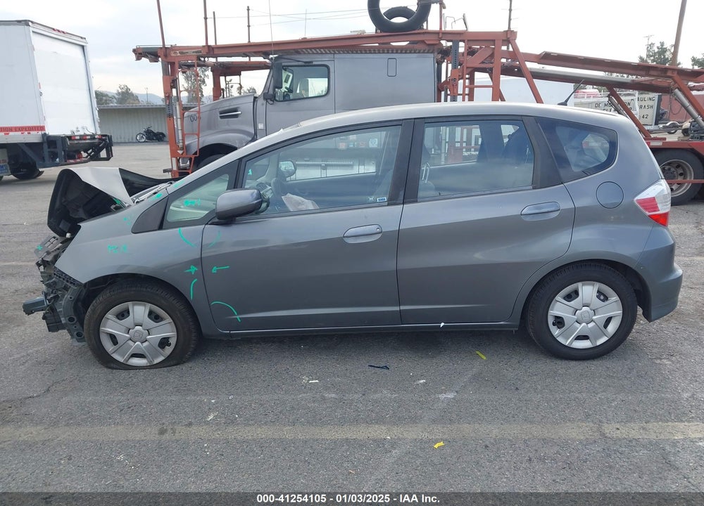 2013 HONDA FIT VIN: JHMGE8H35DC071145