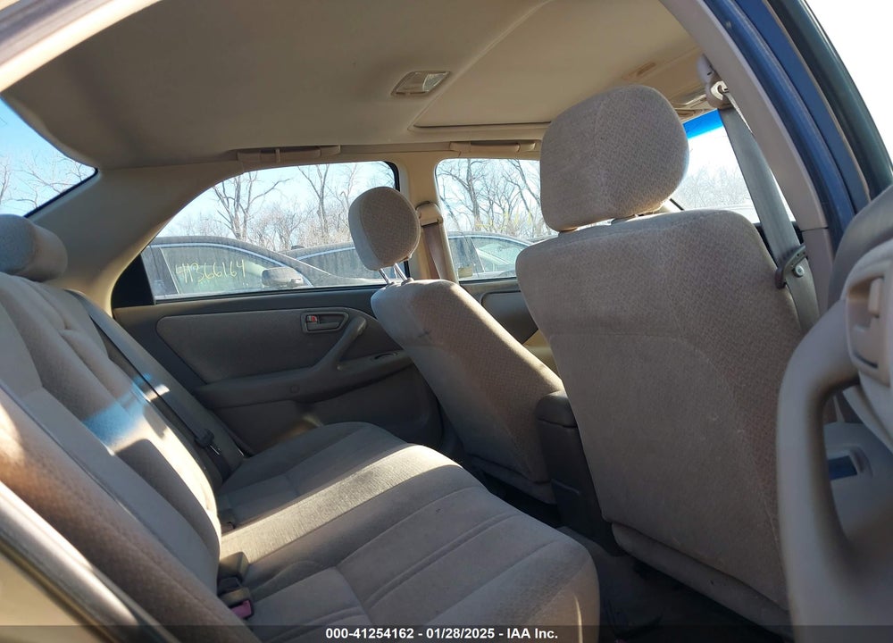 2001 TOYOTA CAMRY LE VIN: JT2BG22K210553631