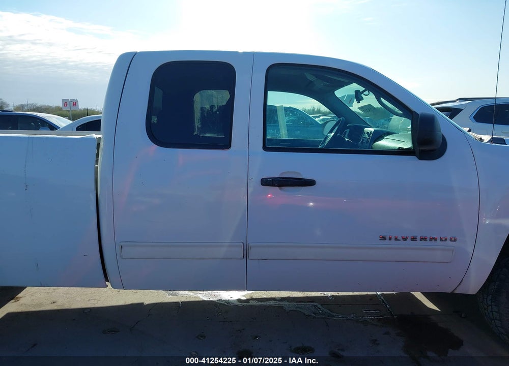 2013 CHEVROLET SILVERADO 1500 VIN: 1GCRCSE08DZ166948