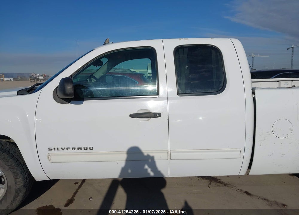 2013 CHEVROLET SILVERADO 1500 VIN: 1GCRCSE08DZ166948