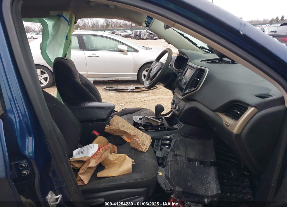 2018 JEEP CHEROKEE VIN: 1C4PJLCB2JD573518