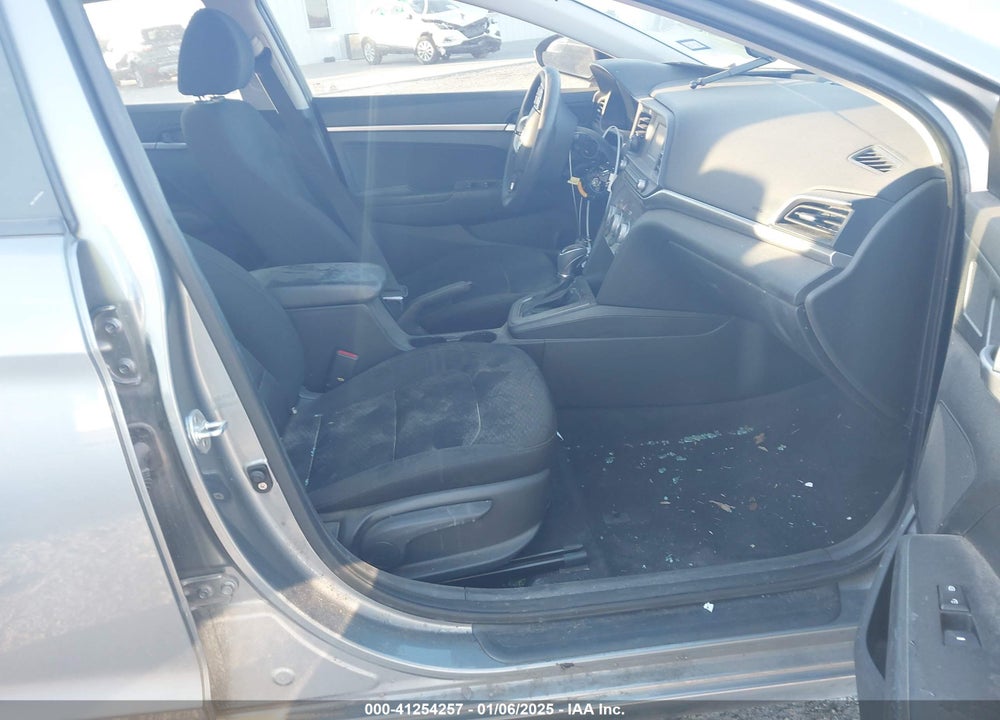 2019 HYUNDAI ELANTRA SE VIN: KMHD74LF8KU777540