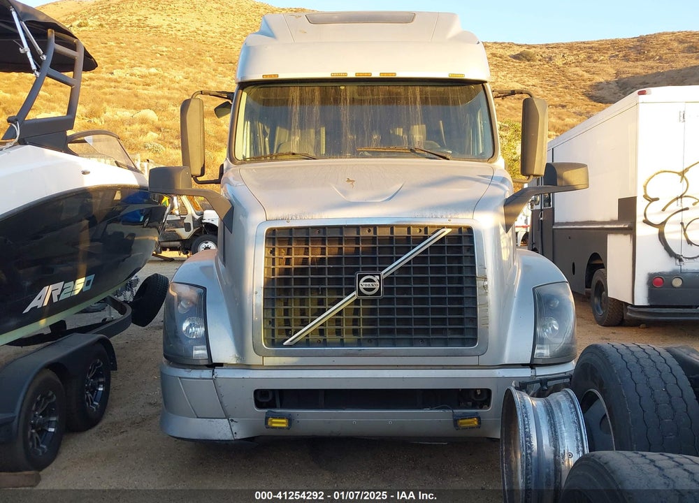 2013 VOLVO VN VNL VIN: 4V4NC9TG9DN563846