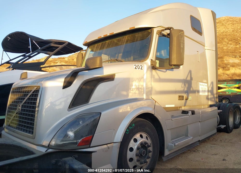 2013 VOLVO VN VNL VIN: 4V4NC9TG9DN563846
