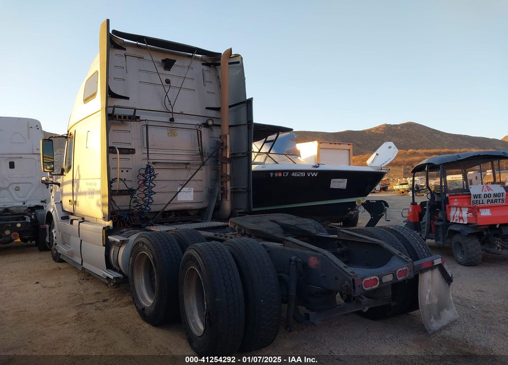2013 VOLVO VN VNL VIN: 4V4NC9TG9DN563846