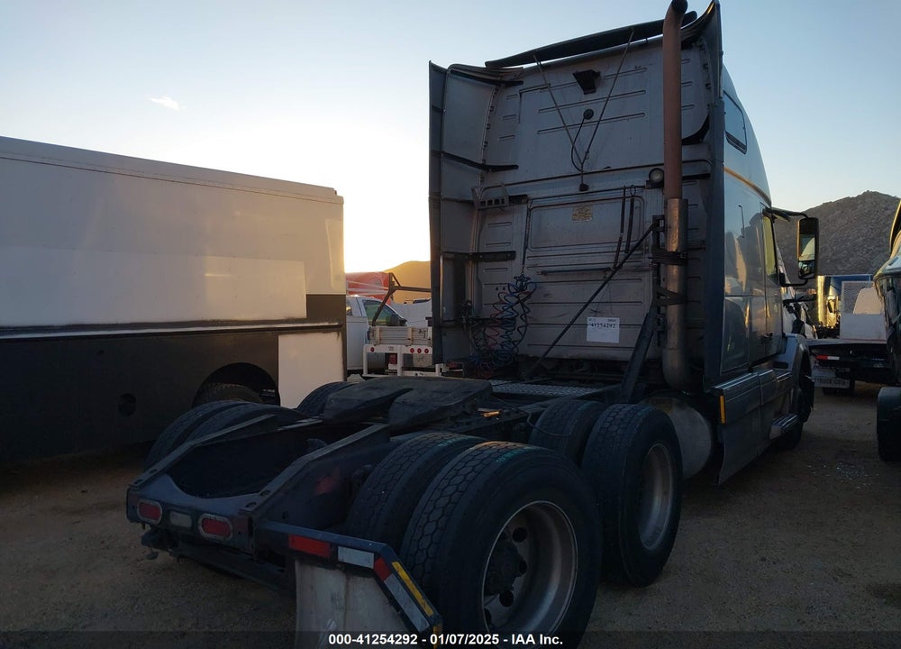 2013 VOLVO VN VNL VIN: 4V4NC9TG9DN563846