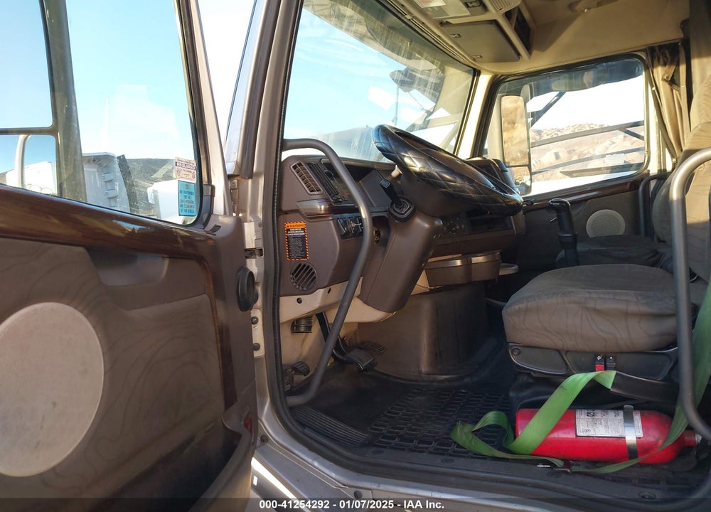 2013 VOLVO VN VNL VIN: 4V4NC9TG9DN563846