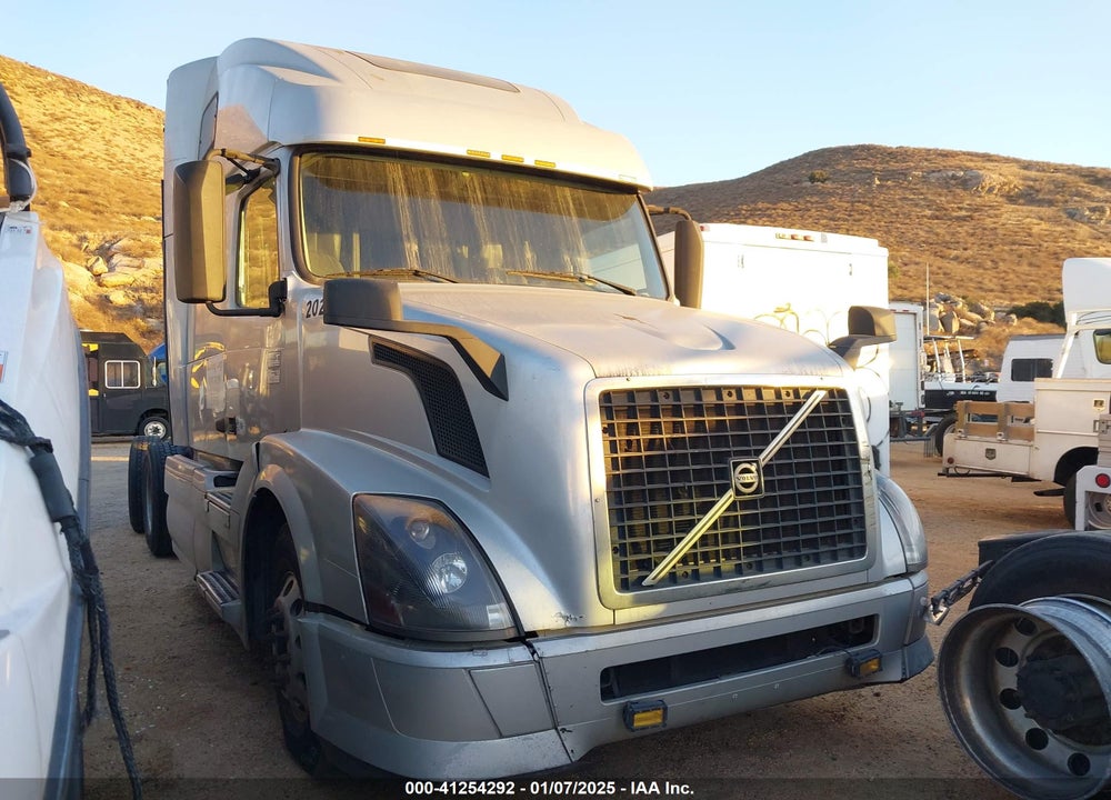 2013 VOLVO VN VNL VIN: 4V4NC9TG9DN563846