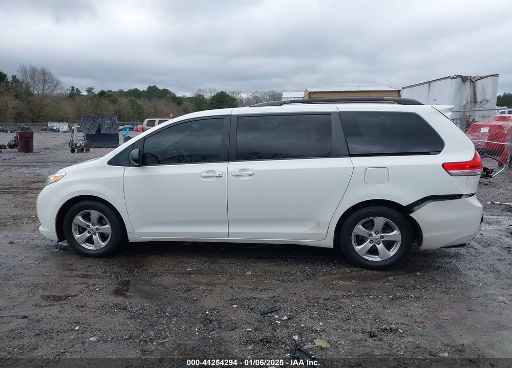2014 TOYOTA SIENNA LE V6 8 PASSENGER VIN: 5TDKK3DC3ES513658