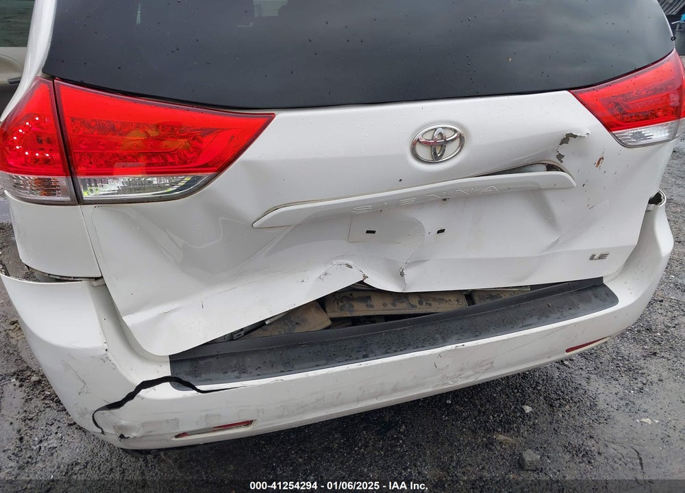 2014 TOYOTA SIENNA LE V6 8 PASSENGER VIN: 5TDKK3DC3ES513658