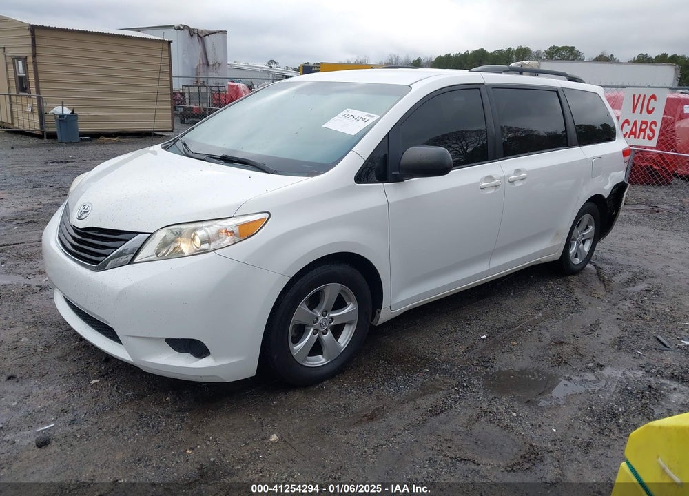 2014 TOYOTA SIENNA LE V6 8 PASSENGER VIN: 5TDKK3DC3ES513658