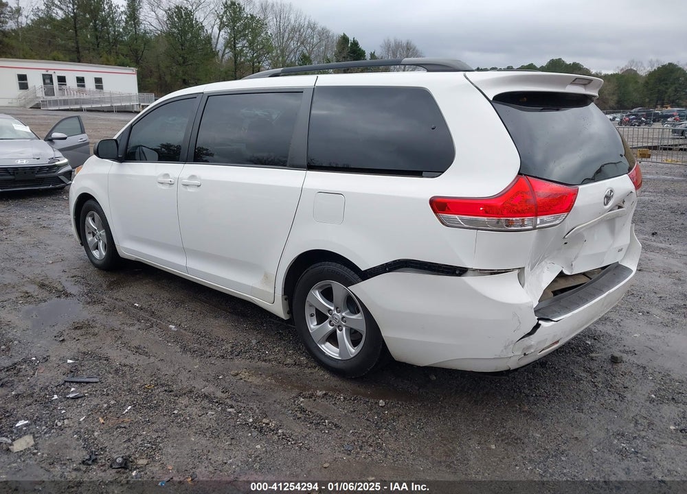 2014 TOYOTA SIENNA LE V6 8 PASSENGER VIN: 5TDKK3DC3ES513658