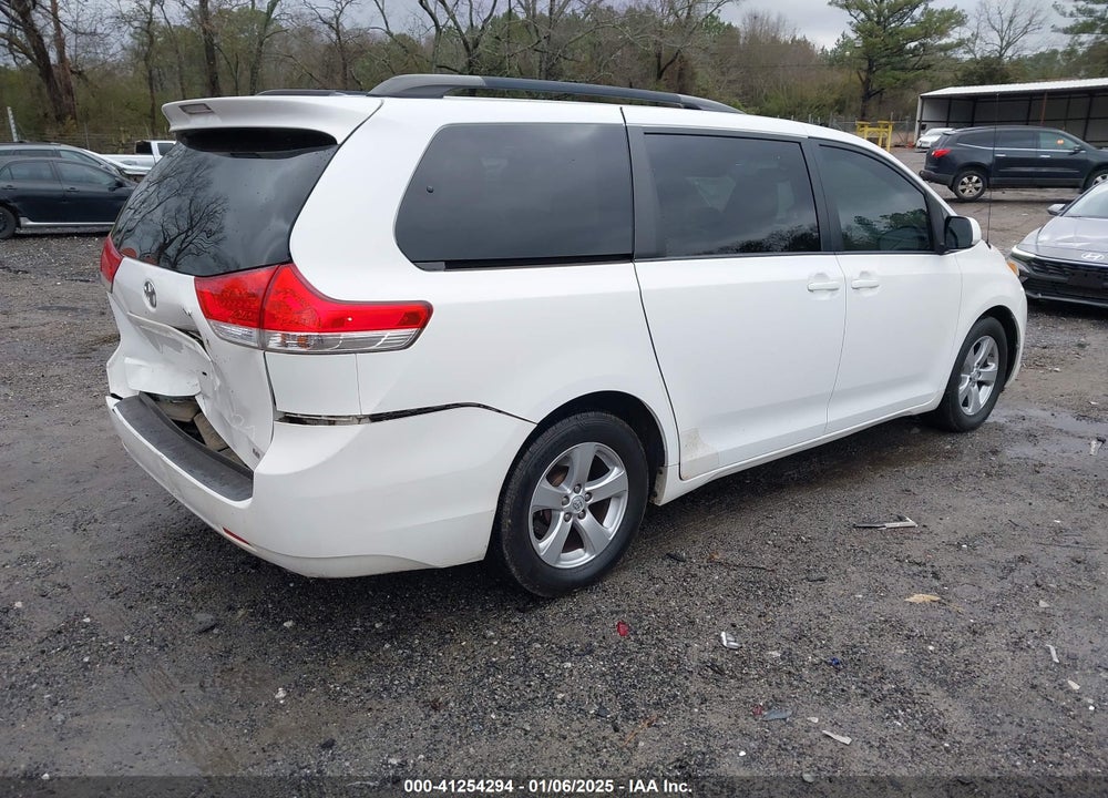 2014 TOYOTA SIENNA LE V6 8 PASSENGER VIN: 5TDKK3DC3ES513658