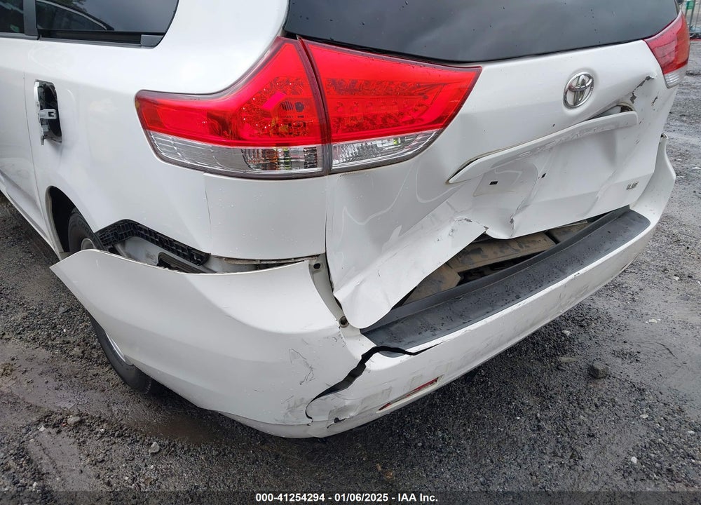 2014 TOYOTA SIENNA LE V6 8 PASSENGER VIN: 5TDKK3DC3ES513658