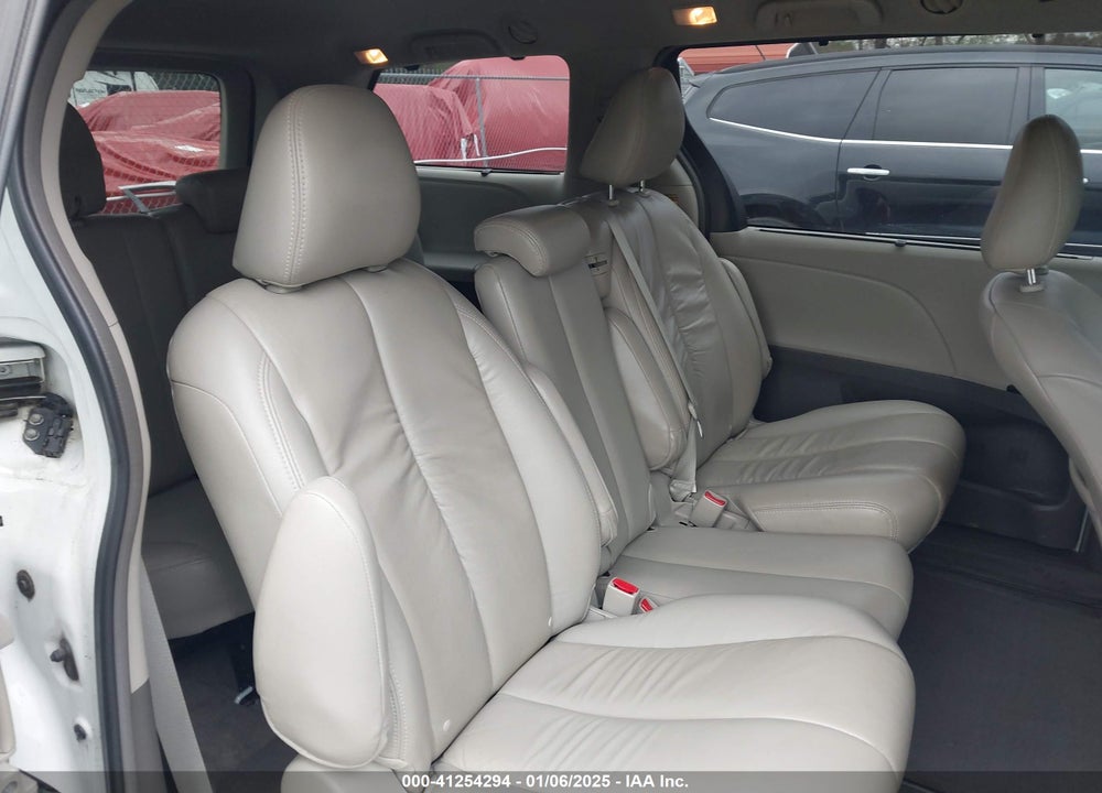 2014 TOYOTA SIENNA LE V6 8 PASSENGER VIN: 5TDKK3DC3ES513658