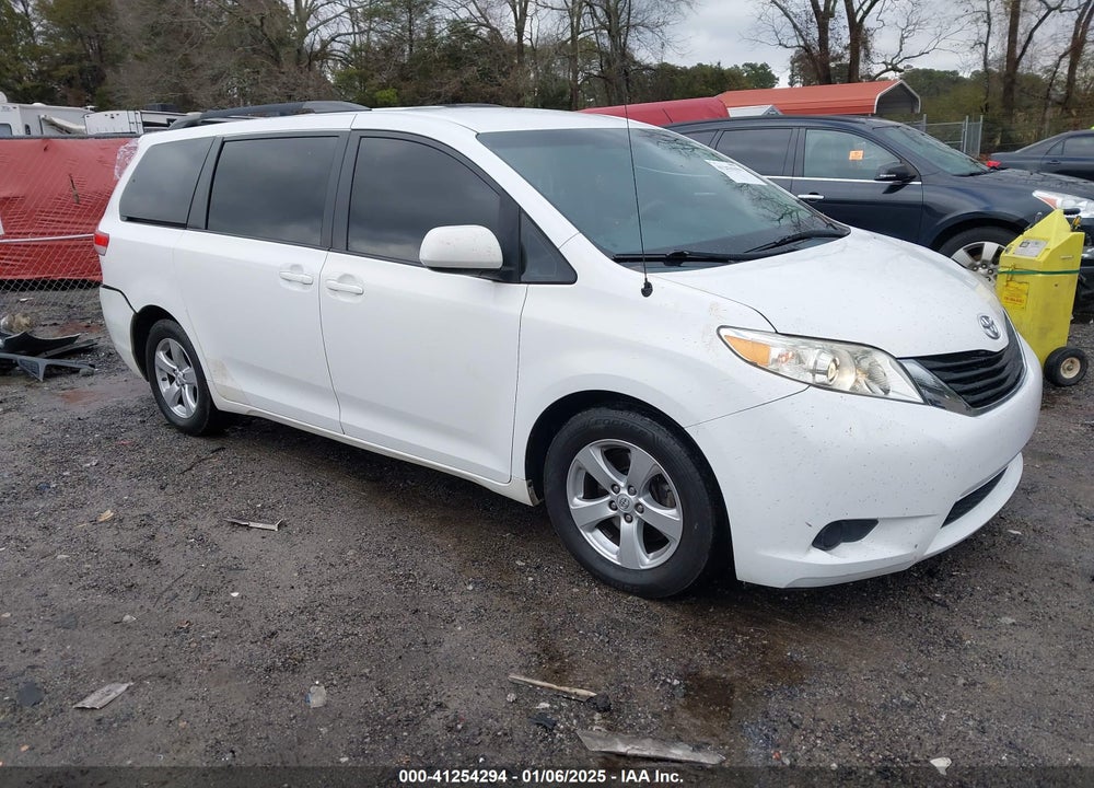 2014 TOYOTA SIENNA LE V6 8 PASSENGER VIN: 5TDKK3DC3ES513658