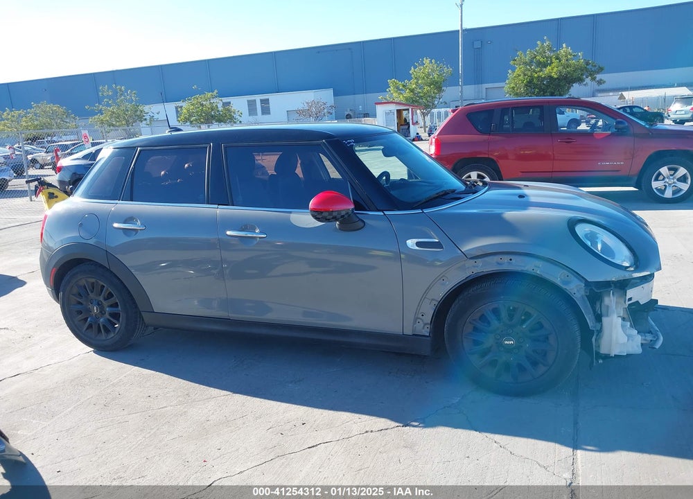 2015 MINI HARDTOP VIN: WMWXS5C55FT831429