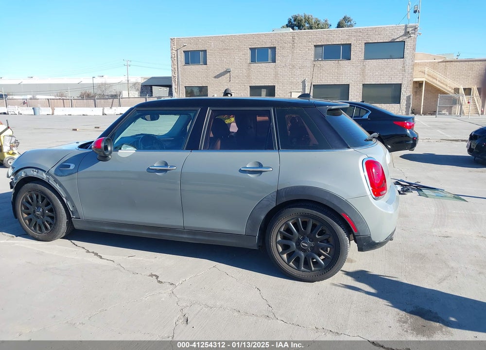 2015 MINI HARDTOP VIN: WMWXS5C55FT831429