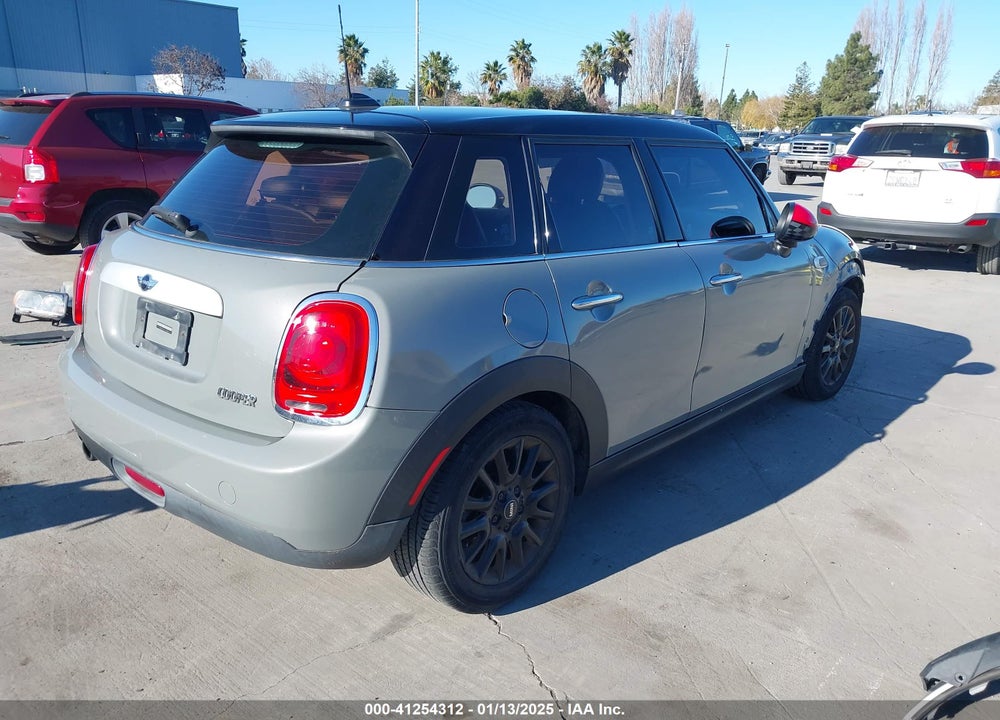 2015 MINI HARDTOP VIN: WMWXS5C55FT831429