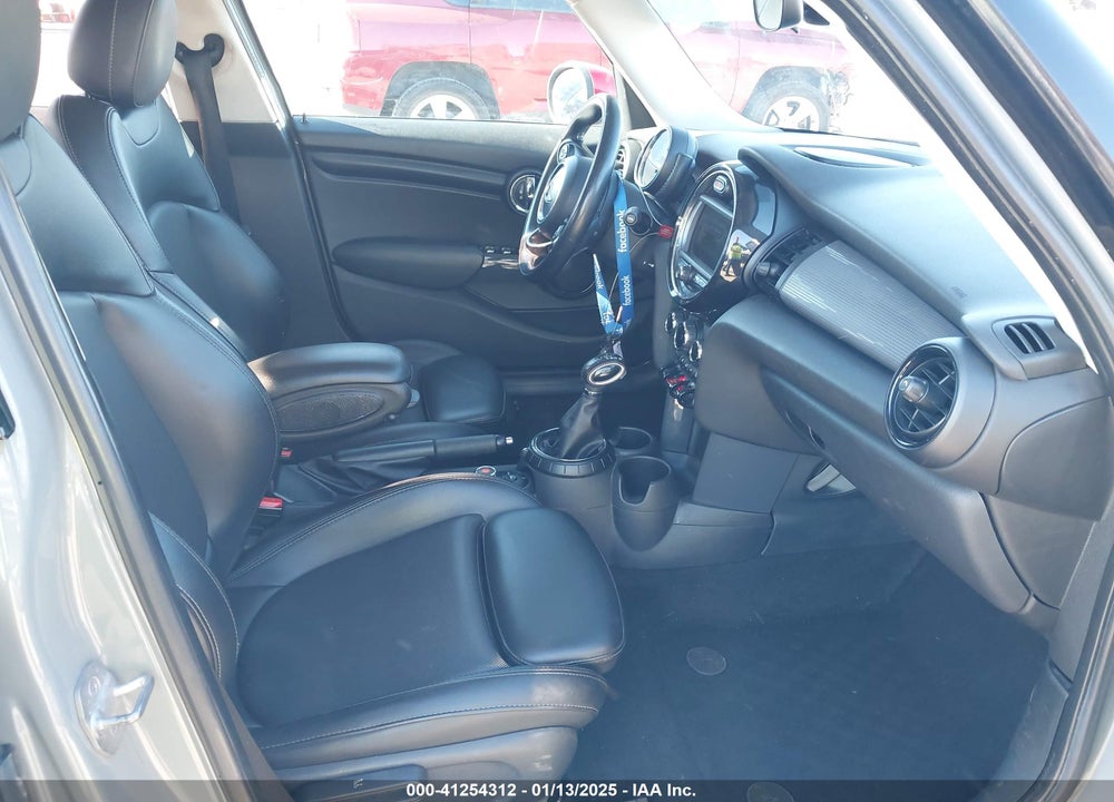 2015 MINI HARDTOP VIN: WMWXS5C55FT831429