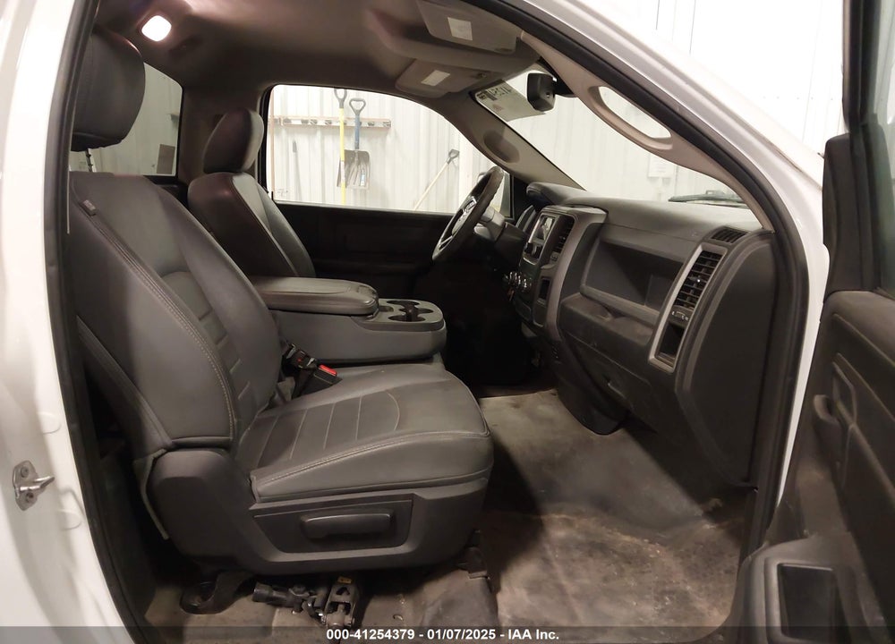 2018 RAM 1500 TRADESMAN 4X2 8' BOX VIN: 3C6JR6DG1JG225309