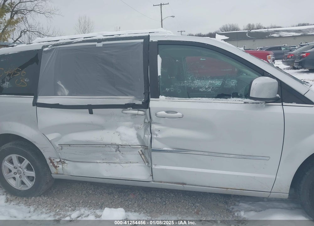 2010 CHRYSLER TOWN & COUNTRY VIN: 2A4RR5D18AR289014