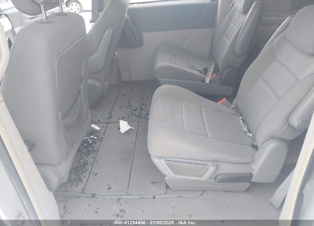 2010 CHRYSLER TOWN & COUNTRY VIN: 2A4RR5D18AR289014