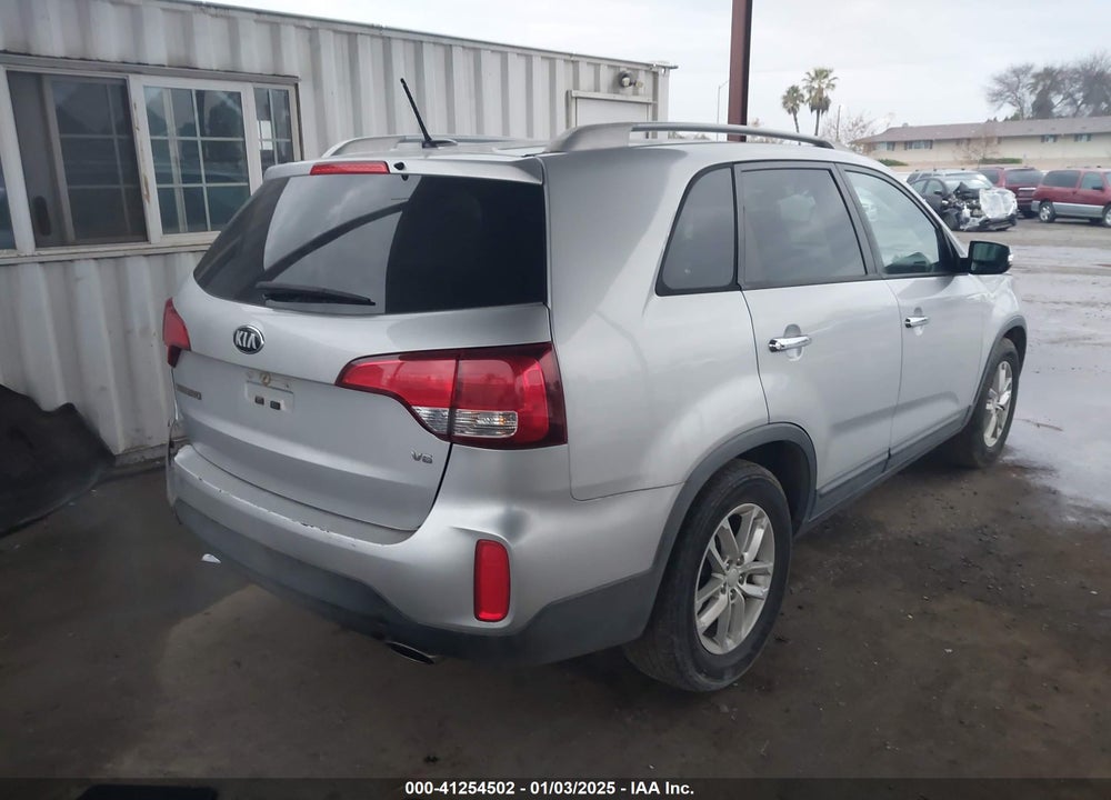 2015 KIA SORENTO LX V6 VIN: 5XYKT4A74FG600753