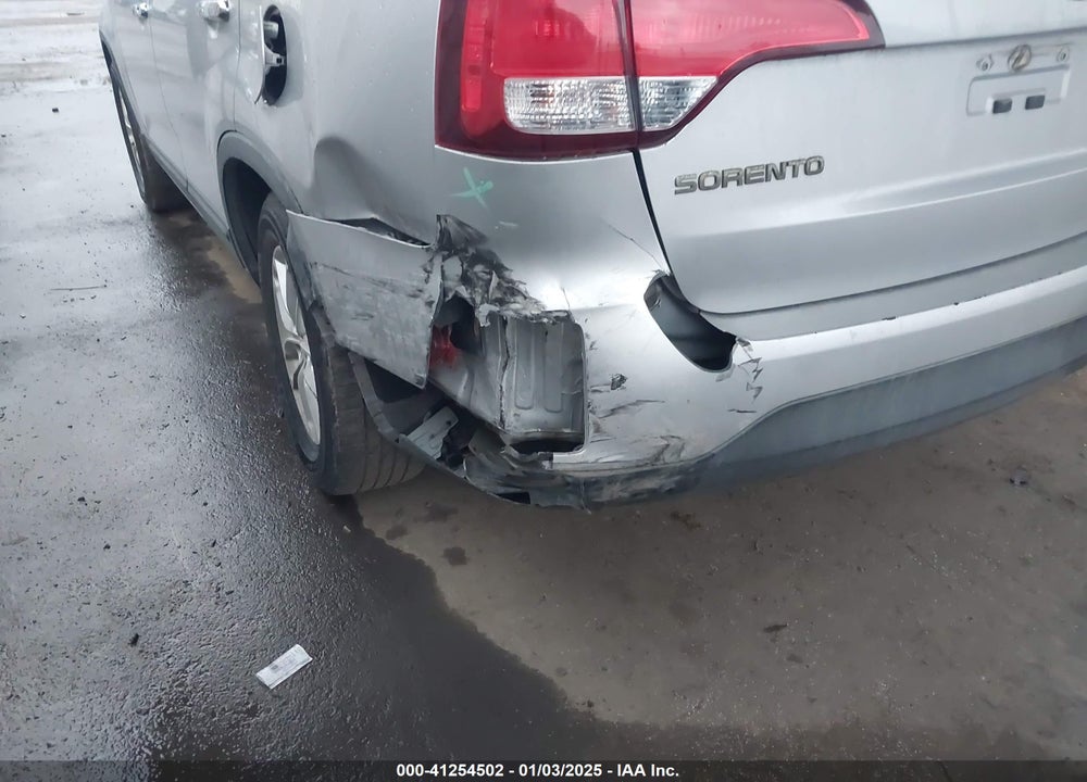 2015 KIA SORENTO LX V6 VIN: 5XYKT4A74FG600753