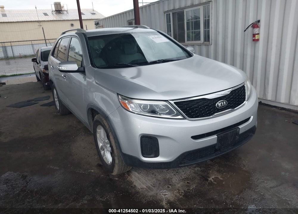 2015 KIA SORENTO LX V6 VIN: 5XYKT4A74FG600753