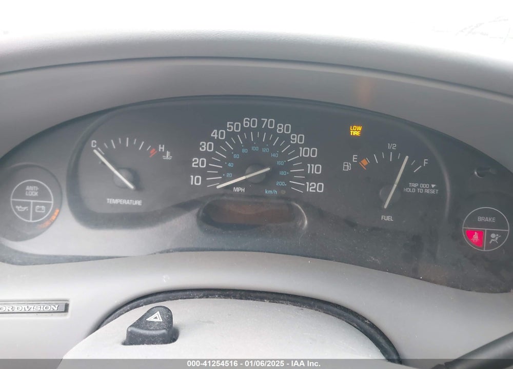 2001 BUICK CENTURY CUSTOM VIN: 2G4WS52J711128681