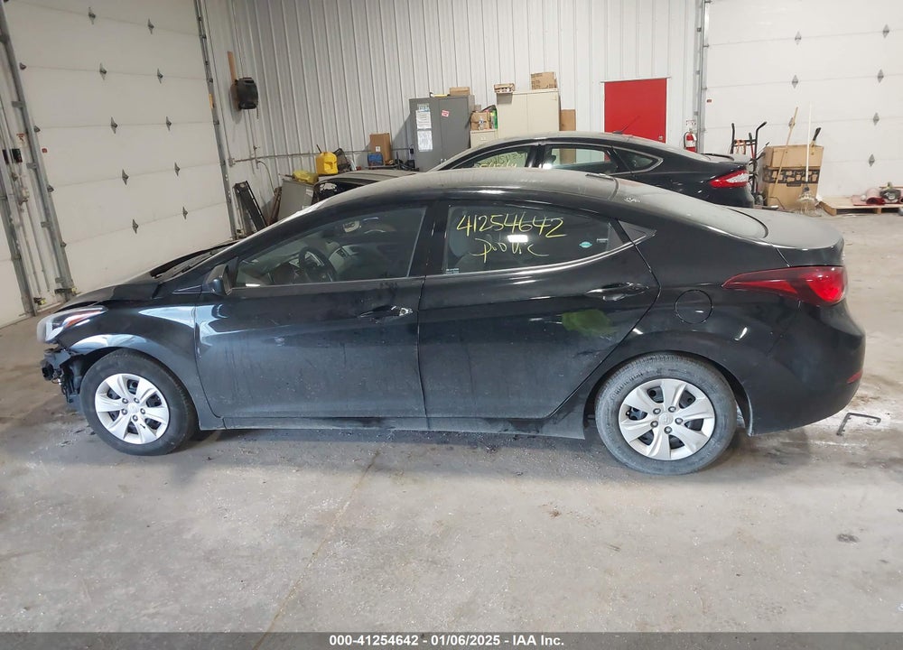 2016 HYUNDAI ELANTRA VIN: 5NPDH4AE5GH785964