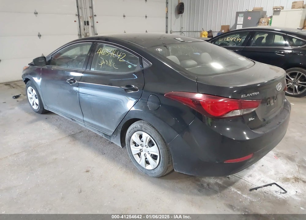 2016 HYUNDAI ELANTRA VIN: 5NPDH4AE5GH785964