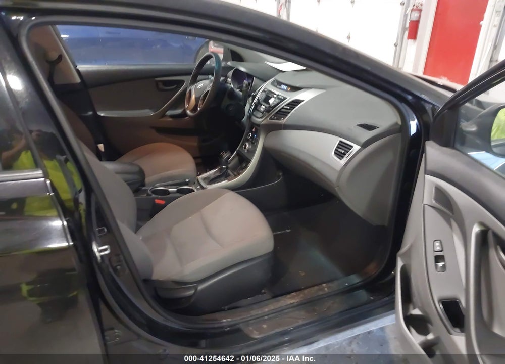 2016 HYUNDAI ELANTRA VIN: 5NPDH4AE5GH785964