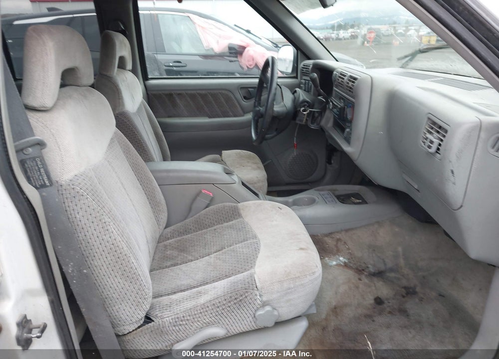 1996 GMC JIMMY VIN: 1GKDT13W4T2533674