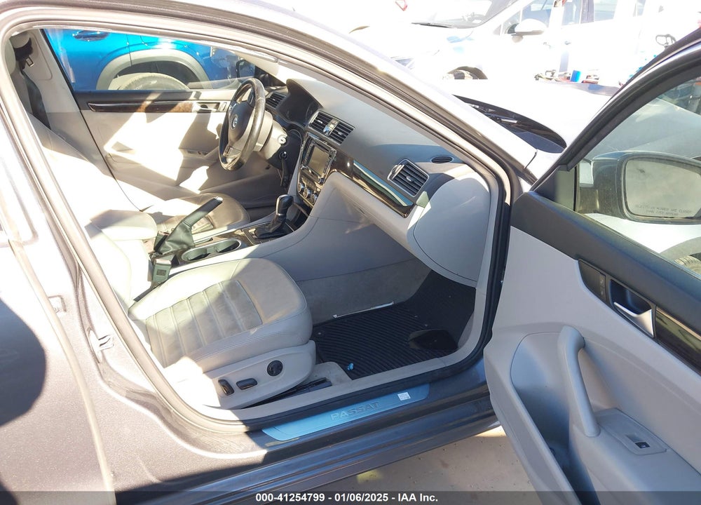 2015 VOLKSWAGEN PASSAT VIN: 1VWCV7A34FC034494