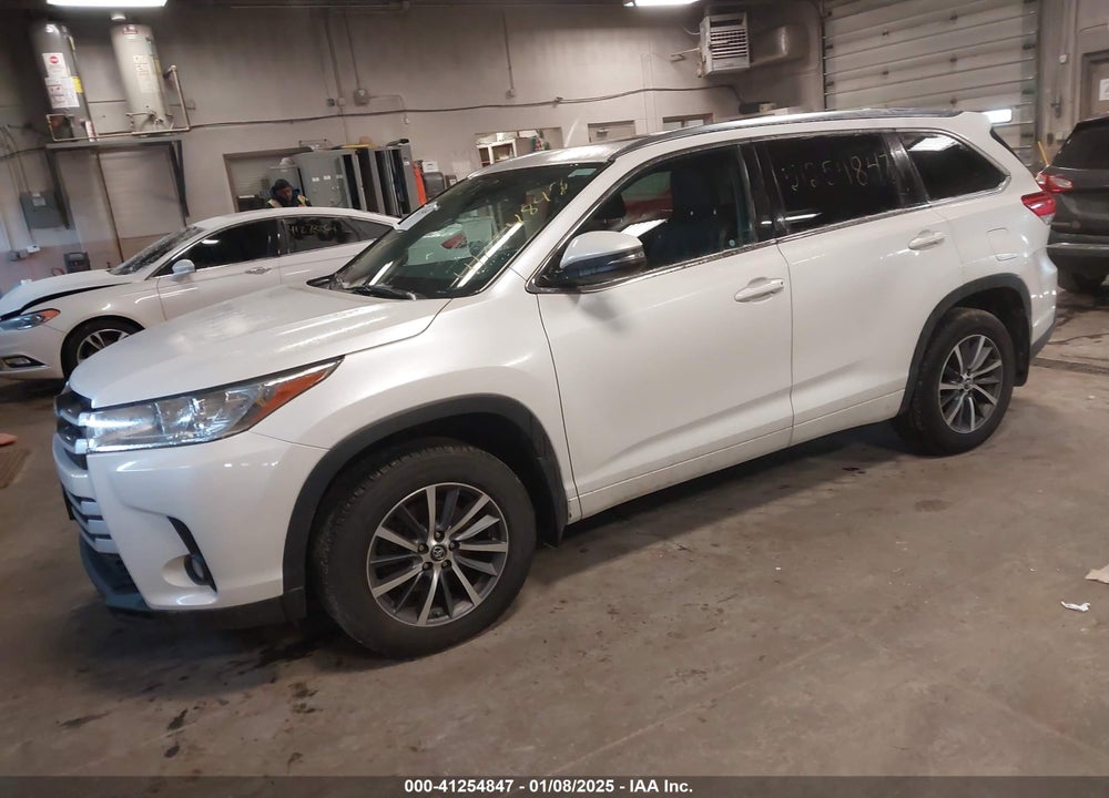 2017 TOYOTA HIGHLANDER XLE VIN: 5TDJZRFH3HS368760