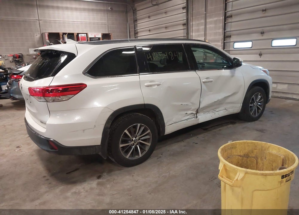 2017 TOYOTA HIGHLANDER XLE VIN: 5TDJZRFH3HS368760