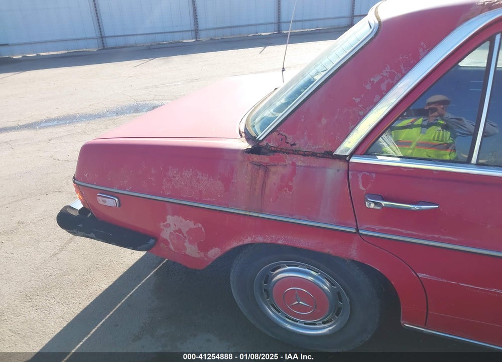1976 MERCEDES-BENZ W123 VIN: 11511712124559