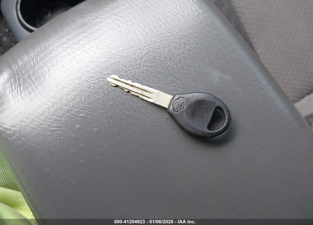 2001 NISSAN XTERRA XE-V6 VIN: 5N1ED28T31C590856