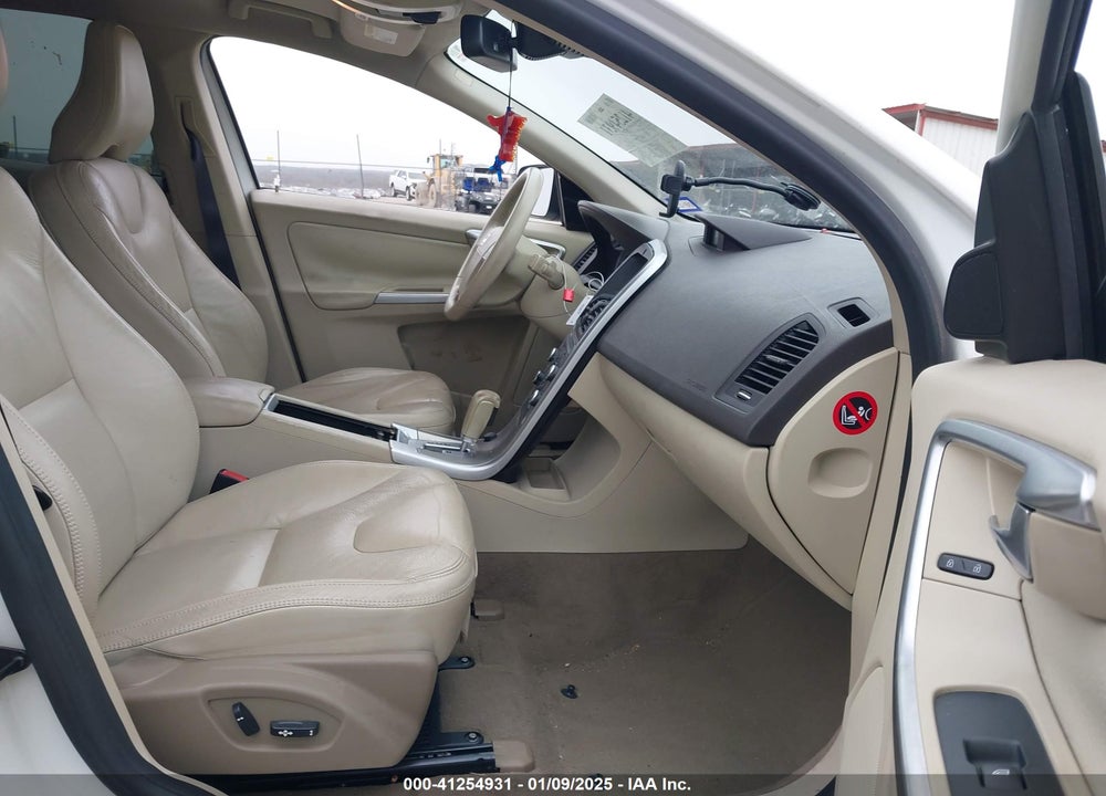 2010 VOLVO XC60 3.2 VIN: YV4982DL4A2102548