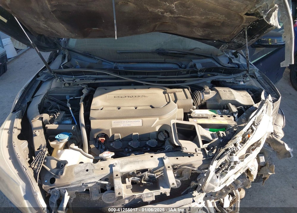 2013 HONDA ACCORD VIN: 1HGCR3F83DA038180