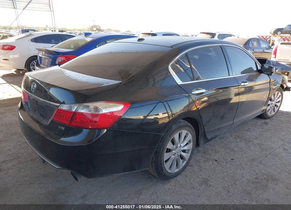 2013 HONDA ACCORD VIN: 1HGCR3F83DA038180
