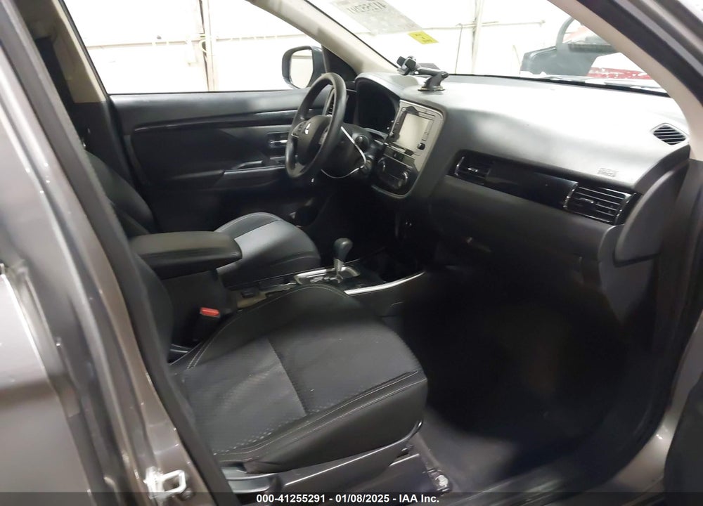 2019 MITSUBISHI OUTLANDER ES VIN: JA4AD2A36KZ018122
