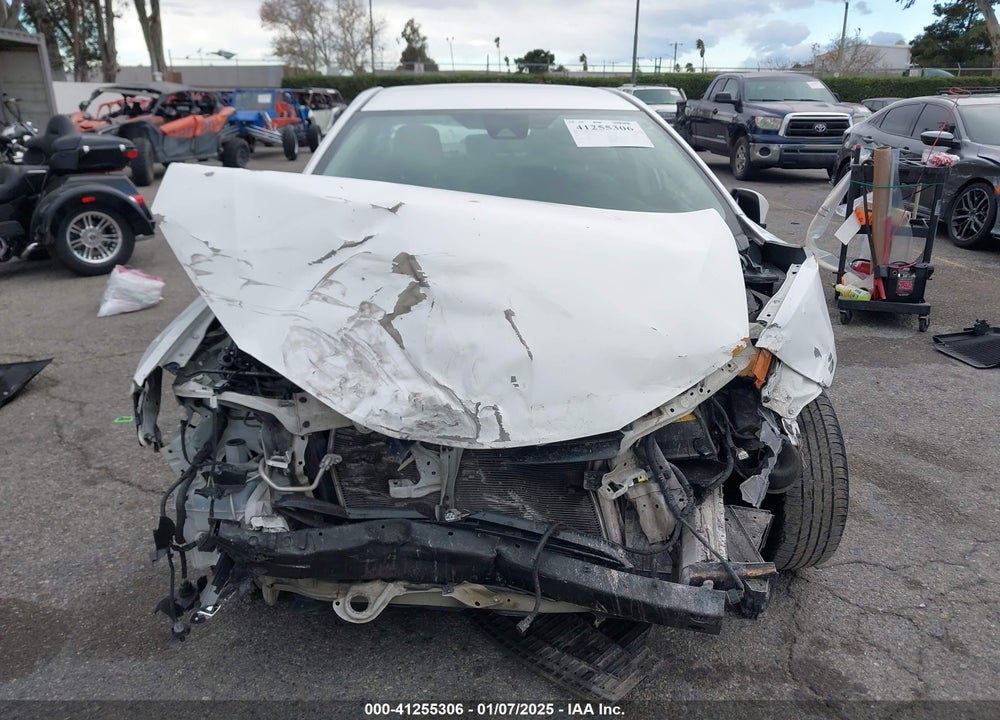 2018 TOYOTA COROLLA LE VIN: 5YFBURHE2JP836126