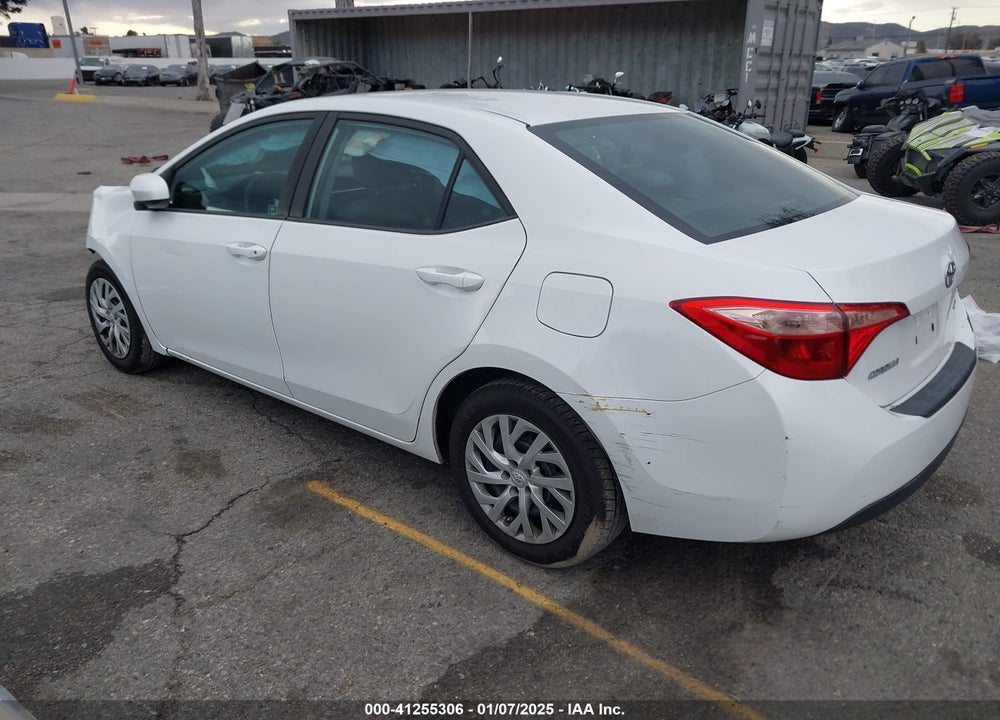 2018 TOYOTA COROLLA LE VIN: 5YFBURHE2JP836126