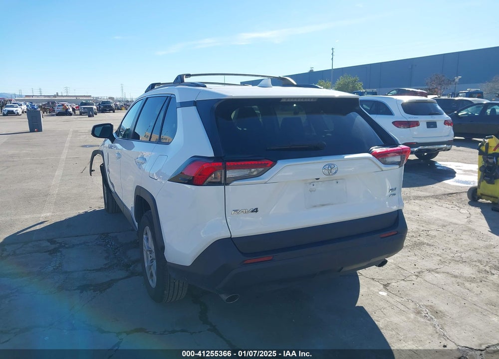 2021 TOYOTA RAV4 XLE VIN: 2T3P1RFV9MW142044