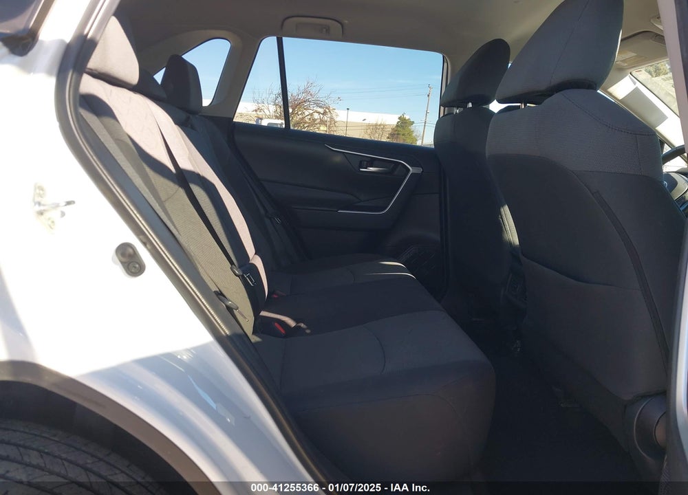 2021 TOYOTA RAV4 XLE VIN: 2T3P1RFV9MW142044